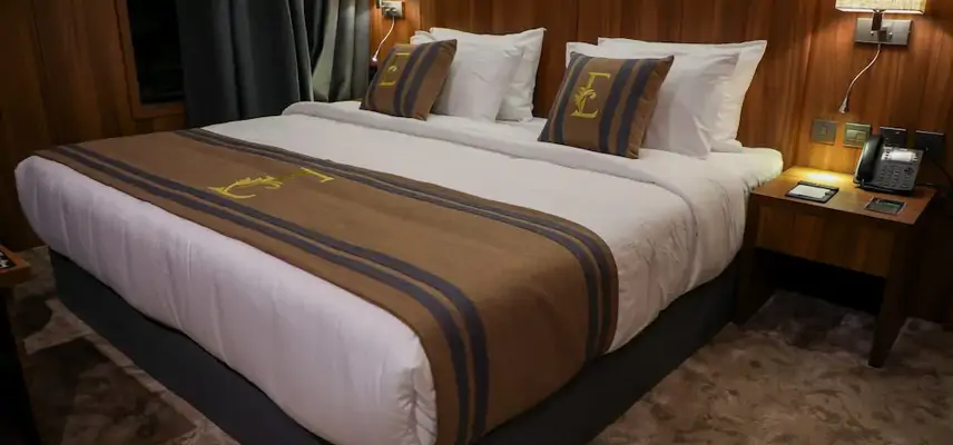 E hotel image